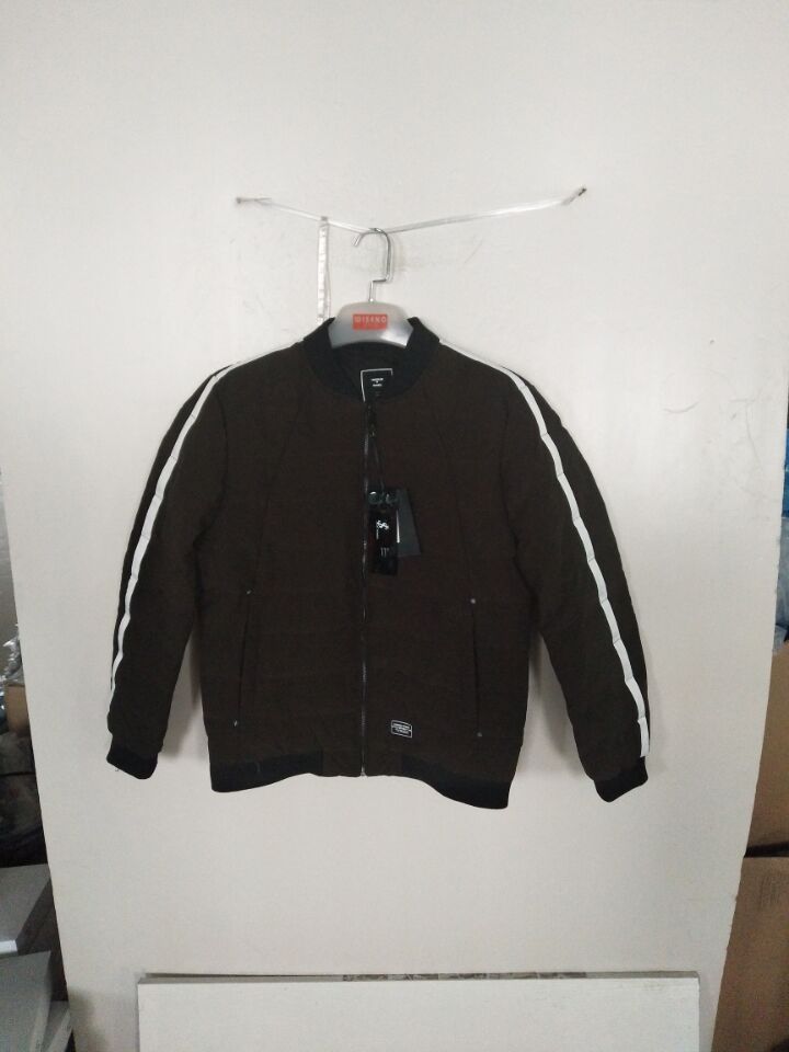 W903117003T龙狮一族特价男短款加厚棉衣MD