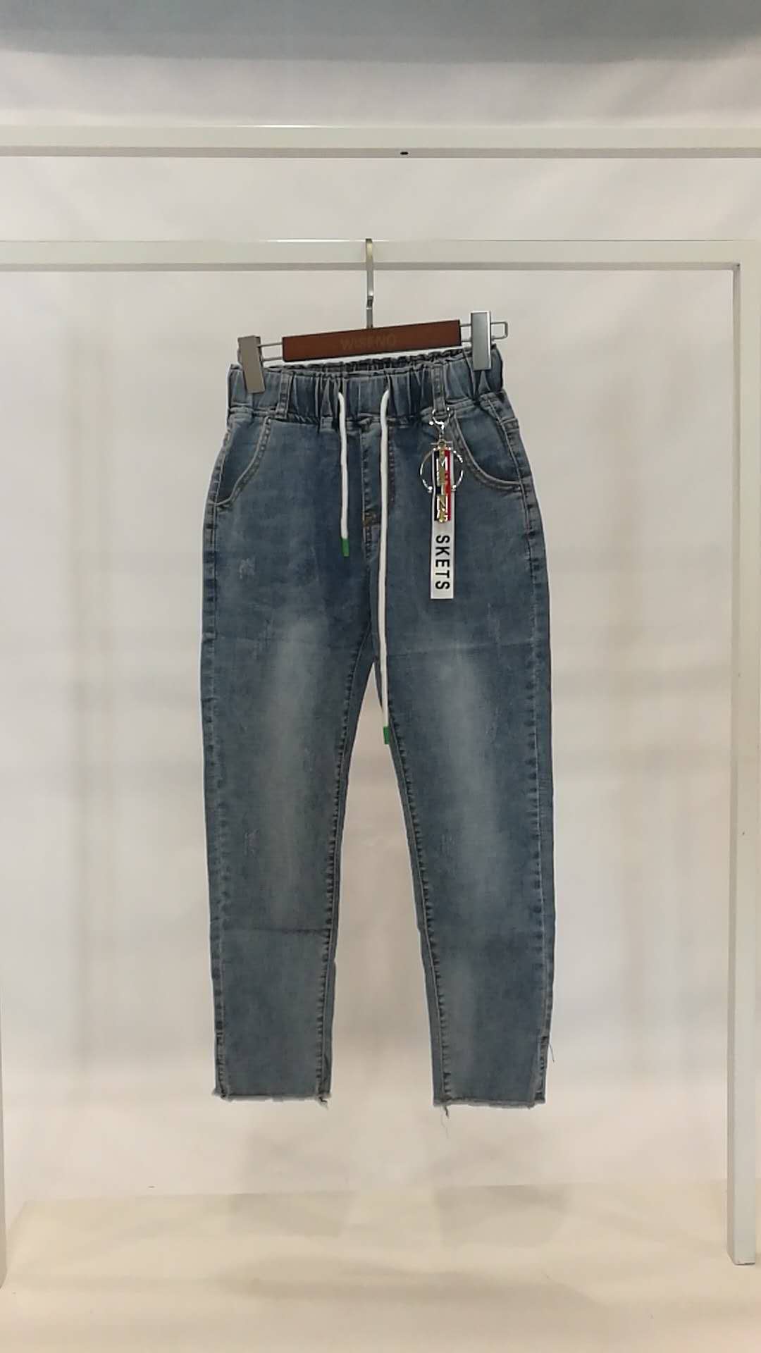 W63106508蓝色金典女牛仔八分裤HH