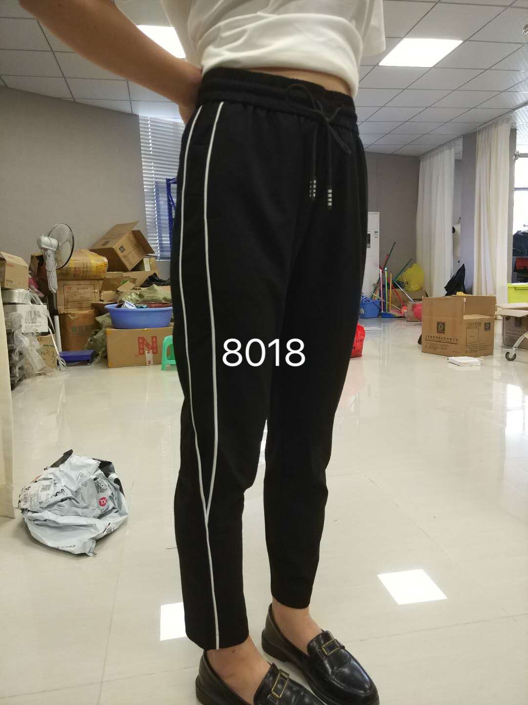 W62038018A萨尔琪女休闲九分裤MD