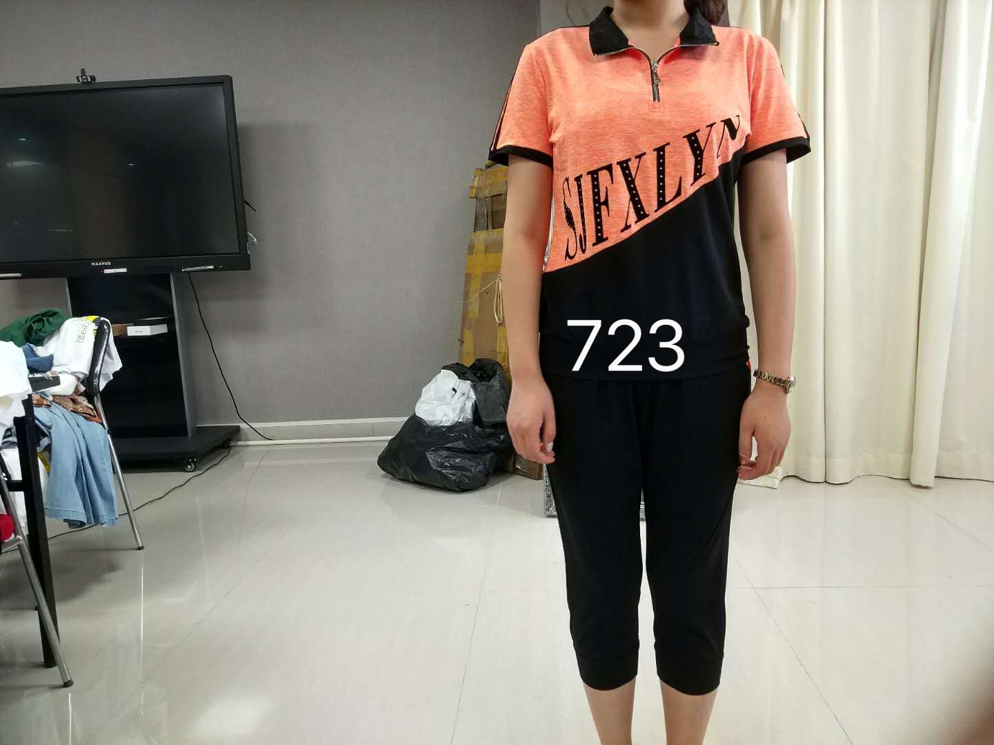 W1666723世纪风行女运动套MD