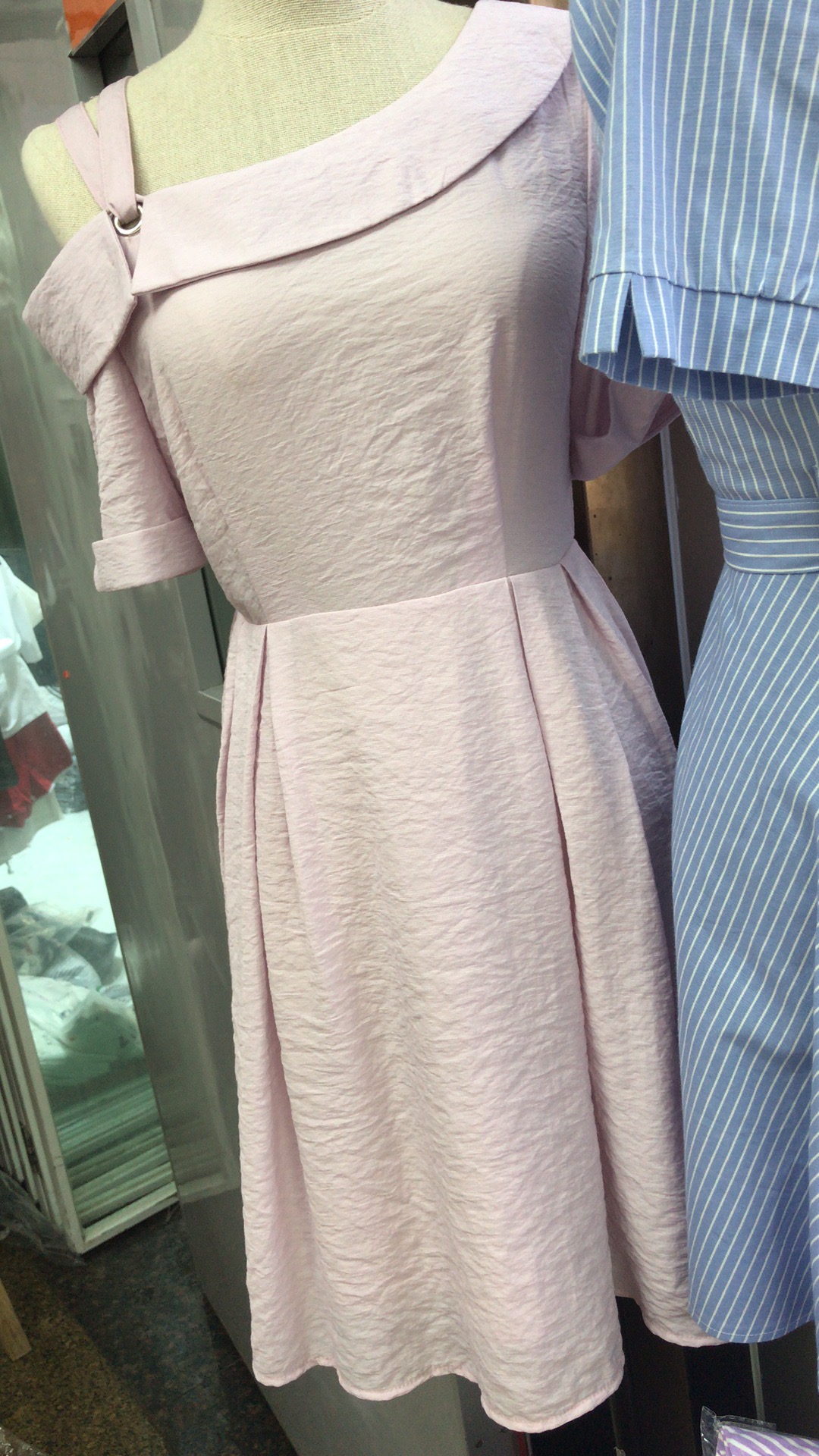 W3535951杏色衣柜女连衣裙MD