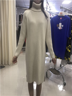 W3650791女套头长款毛衣(包芯纱)MD
