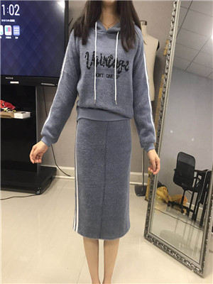 W3258908女秋冬季套装裙(金貂绒)HH
