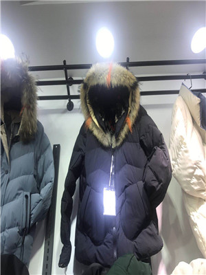 W9060A11特价女加厚棉服MD
