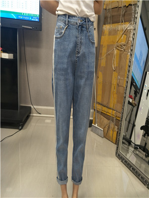W604527981女牛仔九分裤MD