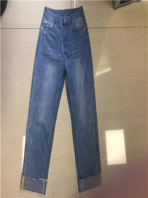 W36041016女牛仔八分合体裤MD