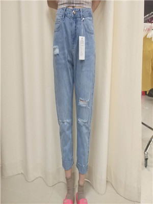 W36041022女牛仔八分合体裤MD
