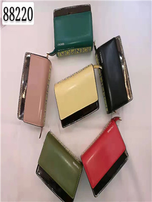 W370288220 女斜挎包MD