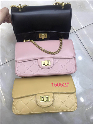 W001015052 女斜挎包MD
