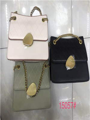 W001015057 女斜挎包MD