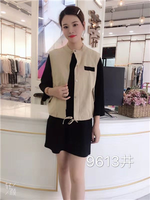 W90059613 女秋季两件套裙MD