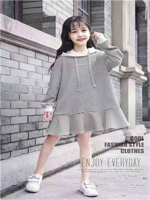 W642719045女中童秋季裙MD