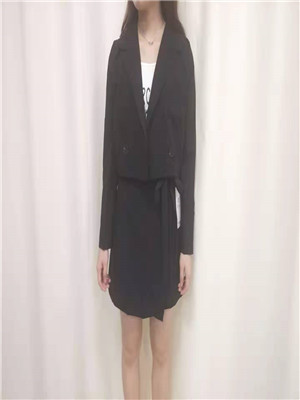 W70253031C女秋季三件套裙(系)MD