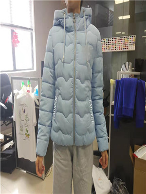 W80631901 女加厚外套MD
