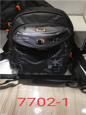 W31777702 男双肩包MD