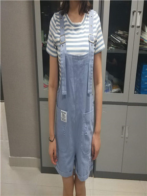 W395120135 C女背带裤套装MD