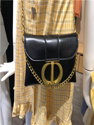 W99993300外购女斜跨包MD