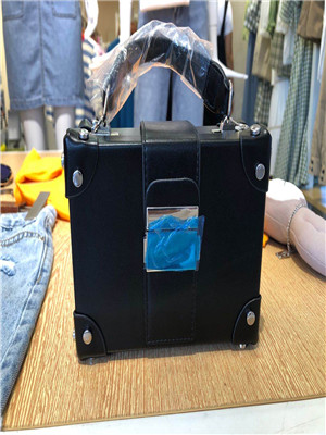 W99994500外购女斜跨包MD