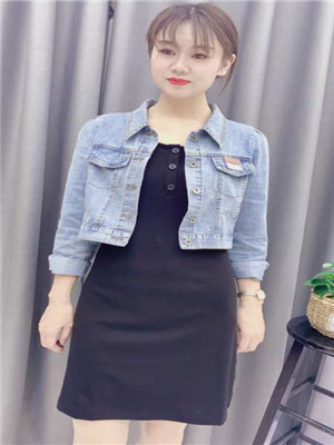 W70422195女秋季两件套裙MD