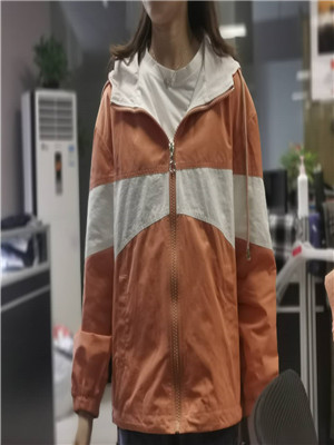 W70353032 女风衣外套MD