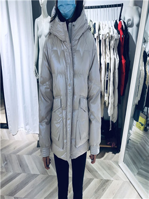 W901320298女加厚外套羽绒服MD