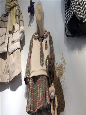 W655228213女中童秋季连衣裙MD